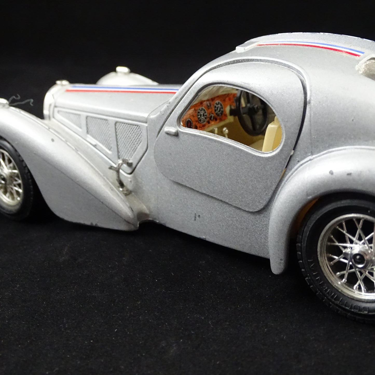 Voiture miniature de collection Bugatti d'occasion - BURAGO