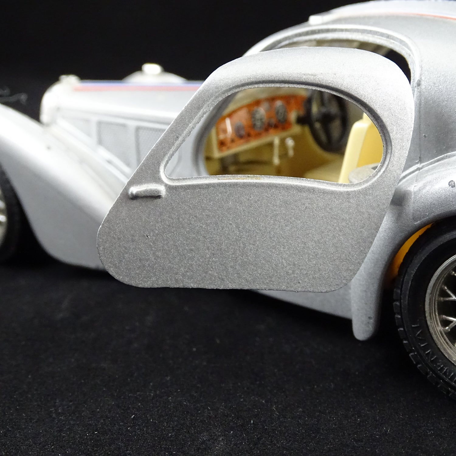Voiture miniature de collection Bugatti d'occasion - BURAGO – Lutin Vert -  Recyclerie de jouets